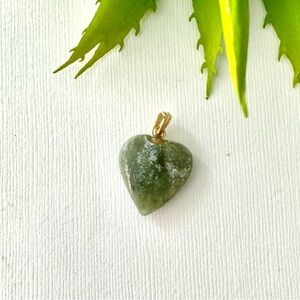 Vintage Elegant Green Heart Pendant